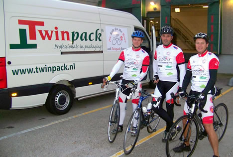 twinpack-pre-ride-for-the-roses-2011