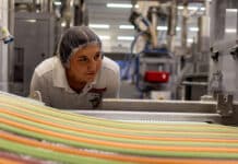 Ploegleider Franca geeft kijkje in fabriek HARIBO in Duitsland