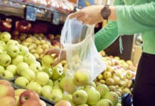 Albert Heijn schaft plastic zakjes voor groente en fruit af