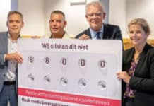 Reumapatiënt heeft moeite om medicijn uit verpakking te krijgen