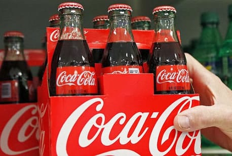 Coca-Cola viert het eeuwfeest van het iconische flesje