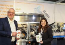 Espera verpakt kwetsbaar fruit in karton met attractief etiket