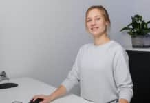 Melanie Breij vertelt over haar werk op de Servicedesk van Hellebrekers