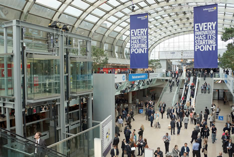 Interpack 2014 heeft meer dan 175.000 bezoekers getrokken. De beurs, die van 8 t/m 14 mei werd gehouden in Düsseldorf, bood in 19 hallen ruimte aan 2700 exposanten. Volgens de organisatie was er gedurende ‘s werelds meest belangrijke verpakkingsbeurs een uitstekende sfeer. De volgende editie van de Interpack is weer over drie jaar. In het voorjaar van 2017 luidt het motto voor experts van over de hele wereld dan ook weer “Welcome Home” to Düsseldorf. De precieze data worden in een later stadium bekendgemaakt.