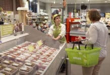 PLUS bespaart 200.000 kilo plastic door nieuwe verpakkingen vlees