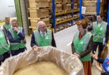 Minister Henk Staghouwer brengt bezoek aan veredelingsbedrijf Rijk Zwaan