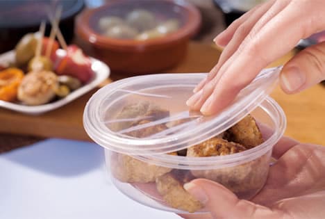 SealPac krijgt een gouden medaille bij de International FoodTec Awards. SealPac krijgt de medaille voor EasyLid, dat samen met Ultrapak en Naber Plastics is ontwikkeld. Doordat de verpakking bovenop in twee fasen is geseald, komt de buitenring los van het bakje. Hierdoor ontstaat een kunststofring met folie die als deksel dient, zodat geen extra deksel meer nodig is. De prijzen worden uitgereikt op 24 maart tijdens de Anuga FoodTec in Keulen.
