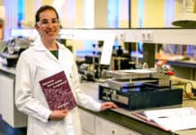 Onderzoeker verdedigt proefschrift over karton met duurzamere coating
